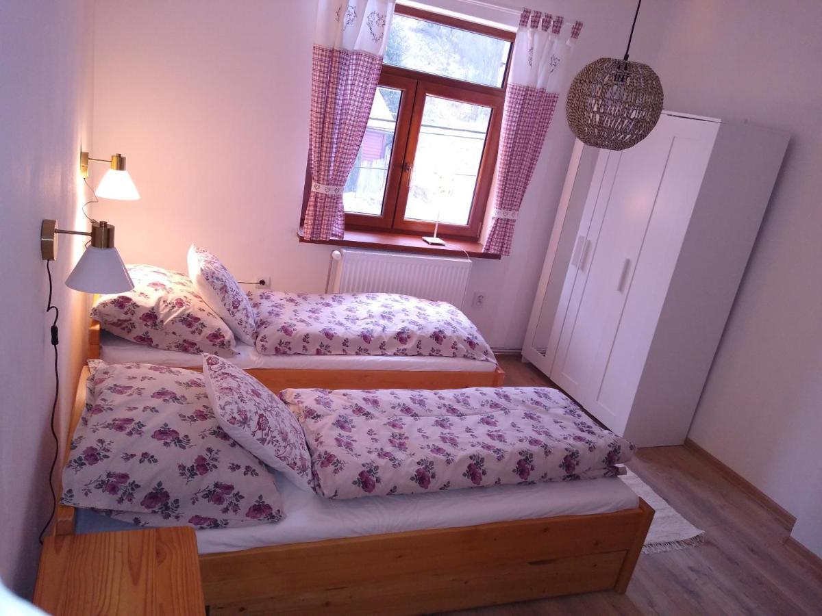 Hostinec pod úbočou Valaská Exteriér fotografie