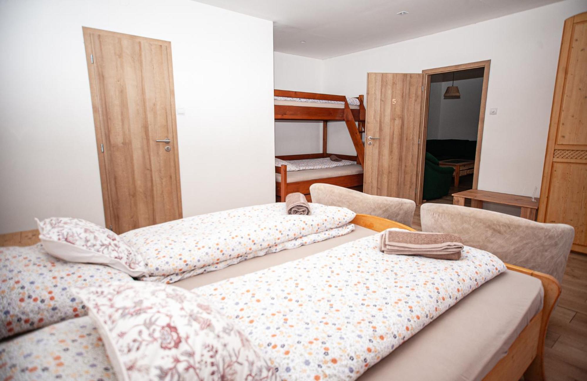 Hostinec pod úbočou Valaská Exteriér fotografie
